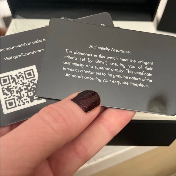 NEW $3,000 retail NIB Black Diamond Watch LOOK
Women’s GV2 Venice - Picture 11 of 11